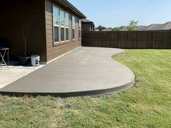Curved backyard patio with a rounded edge